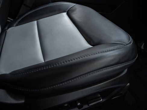 Certified 2022 Ford Explorer XLT w/ Equipment Group 202A image 41