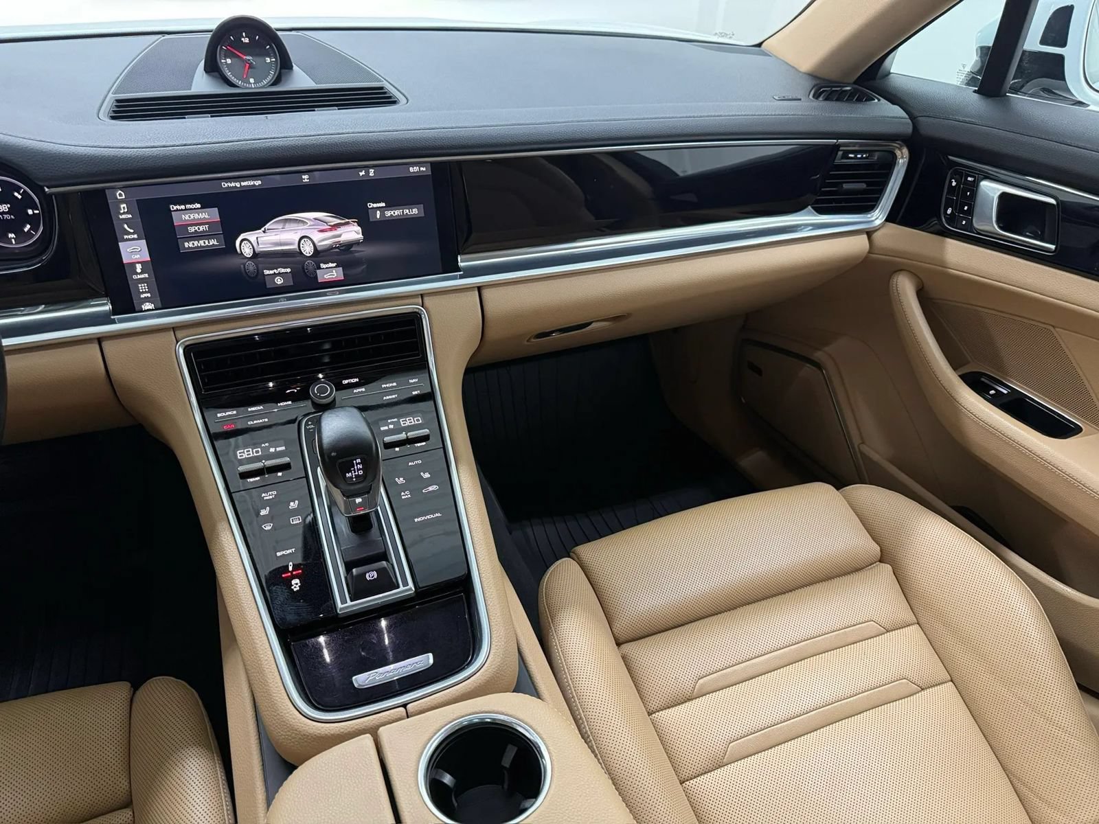 Used 2018 Porsche Panamera RWD image 10
