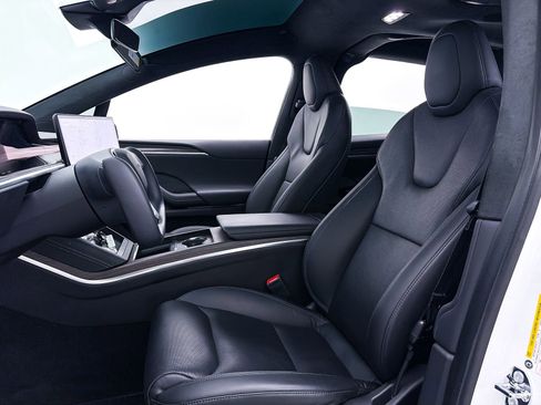 Used 2023 Tesla Model X image 18