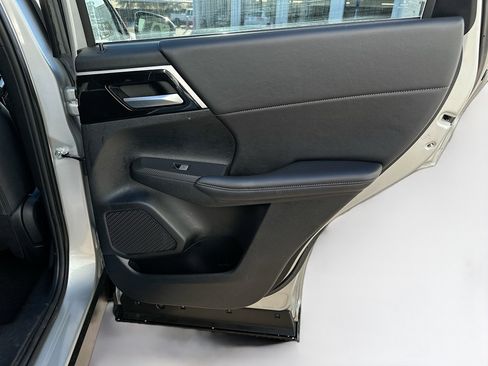 Used 2024 Mitsubishi Outlander SE Black Edition image 30