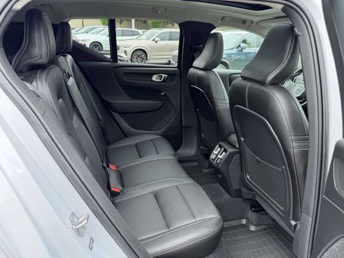 Used 2020 Volvo XC40 T5 Momentum w/ Protection Package Premier AWD/4WD image 13