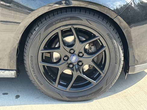 Used 2016 Ford Focus SE w/ Equipment Group 201A FWD image 11