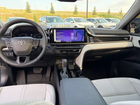 Used 2025 Toyota Camry XLE w/ Premium Plus Package AWD/4WD image 20