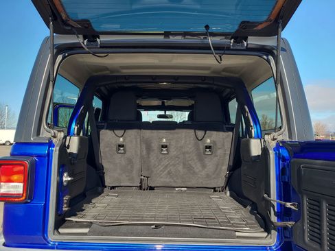 Used 2018 Jeep Wrangler Unlimited Sport S image 27