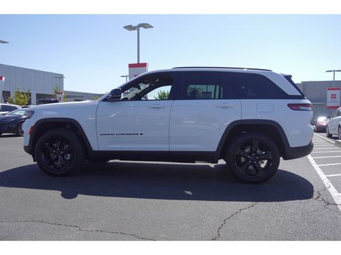Used 2025 Jeep Grand Cherokee Limited w/ Luxury Tech Group II AWD/4WD image 6
