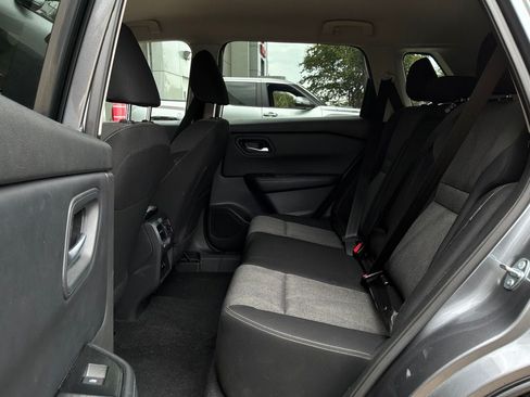 Used 2025 Nissan Rogue SV FWD image 12