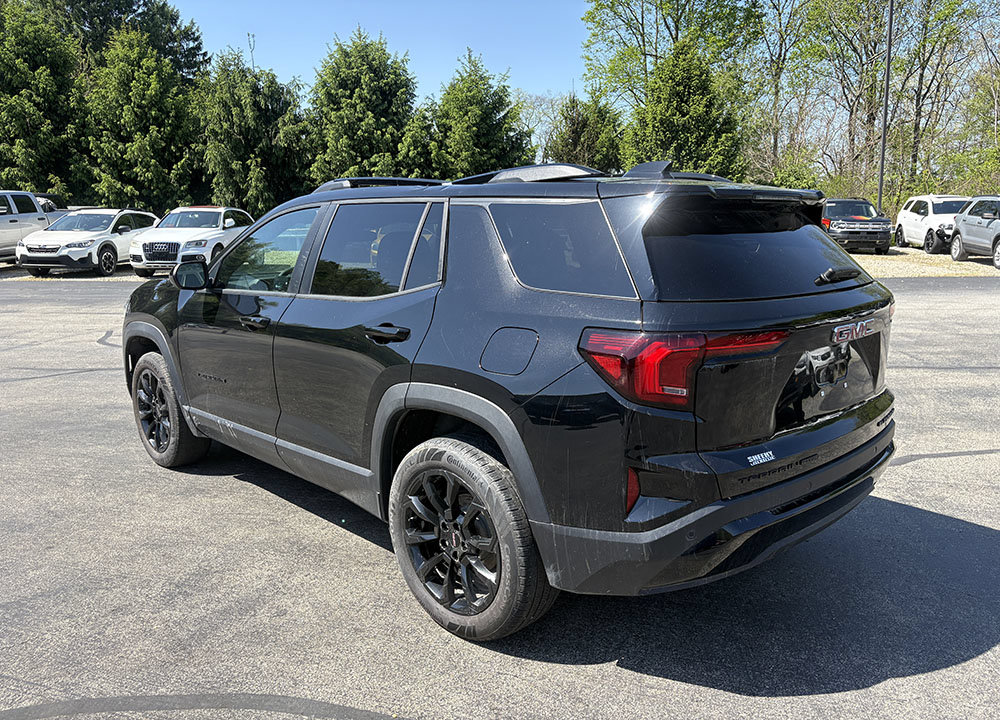 Used 2025 GMC Terrain Elevation w/ Elevation Premium Package AWD/4WD image 4