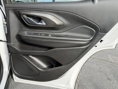 Used 2024 GMC Terrain SLE image 21