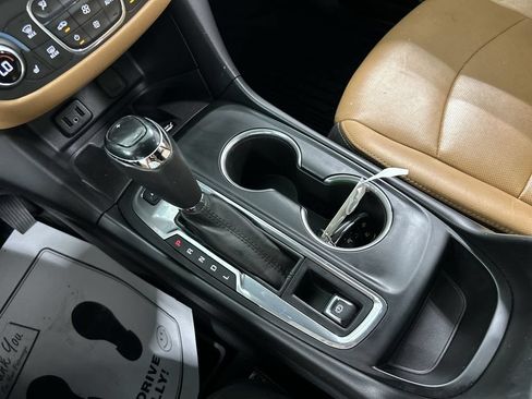 Used 2018 Chevrolet Equinox Premier AWD/4WD image 17