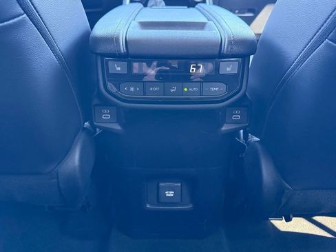 Used 2024 Toyota Grand Highlander AWD Hybrid image 31