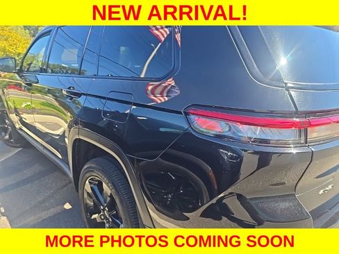 Used 2023 Jeep Grand Cherokee L Laredo AWD/4WD image 7