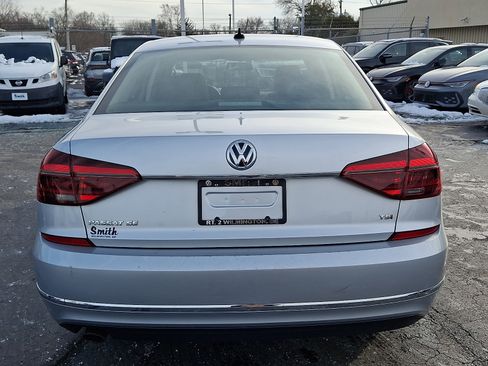 Used 2018 Volkswagen Passat 2.0T SE image 5