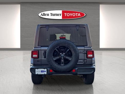 Used 2021 Jeep Wrangler Unlimited Sahara image 7