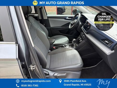 Used 2023 Volkswagen Taos SE w/ Panoramic Sunroof Package AWD/4WD image 24