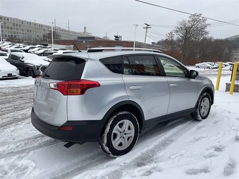 Used 2015 Toyota RAV4 LE image 8