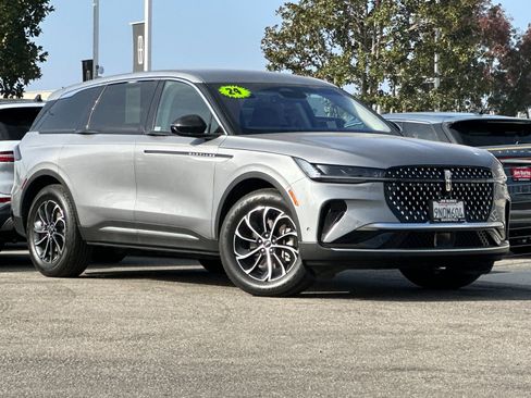 Certified 2024 Lincoln Nautilus Premier image 2