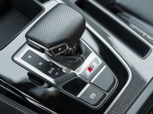 Used 2024 Audi SQ5 Prestige w/ Prestige Package image 11