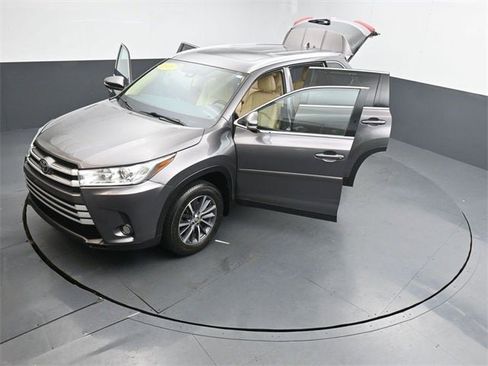 Used 2019 Toyota Highlander XLE image 39