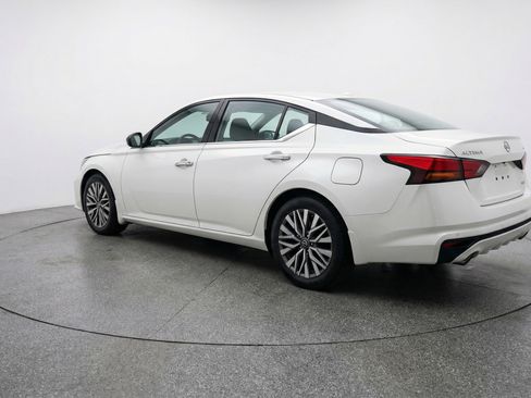 Used 2025 Nissan Altima 2.5 SV image 6
