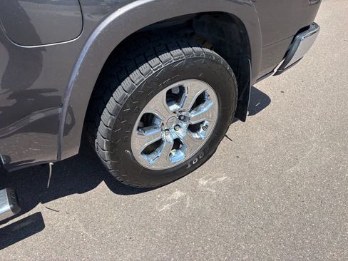 Used 2019 RAM 1500 Laramie AWD/4WD image 11