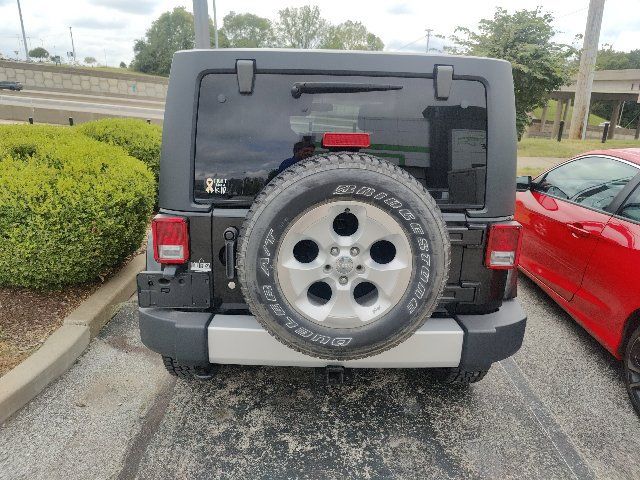 Used 2014 Jeep Wrangler Unlimited Sahara w/ Dual Top Group AWD/4WD image 12