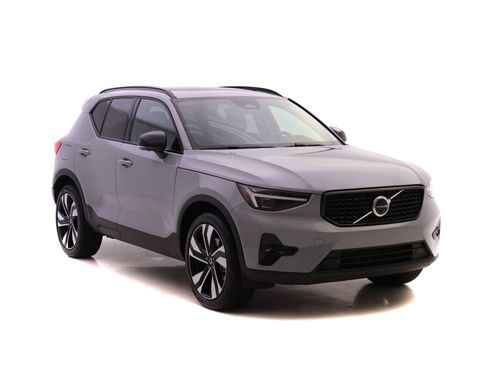 Certified 2025 Volvo XC40 B5 Plus w/ Protection Package Premier image 2