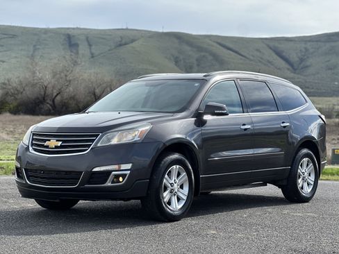 Used 2014 Chevrolet Traverse LT image 1