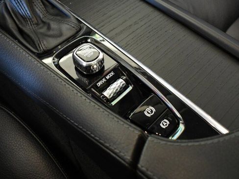 Used 2020 Volvo XC90 T6 Momentum w/ Protection Package Premier AWD/4WD image 36