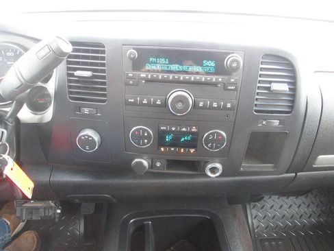 Used 2007 Chevrolet Silverado 2500 LT w/ 2LT Convenience Package AWD/4WD image 29