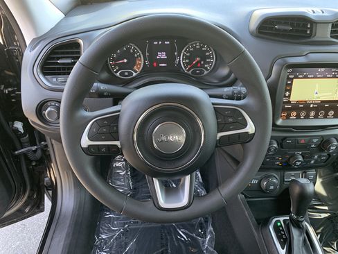 Certified 2023 Jeep Renegade Latitude AWD/4WD image 18