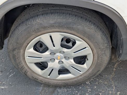 Used 2018 Chevrolet Trax LS image 17