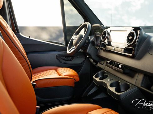 Used 2025 Mercedes-Benz Sprinter 2500 image 35