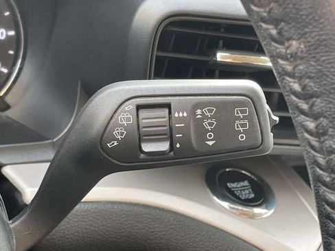 Used 2024 Ford Explorer XLT AWD/4WD image 22