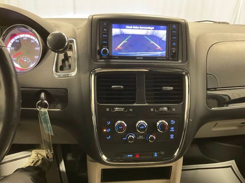 Used 2019 Dodge Grand Caravan SXT image 20