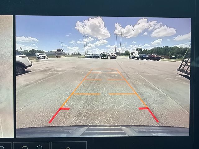 Used 2025 GMC Yukon Denali AWD/4WD image 32