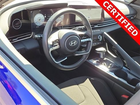 Certified 2025 Hyundai Elantra SEL image 3