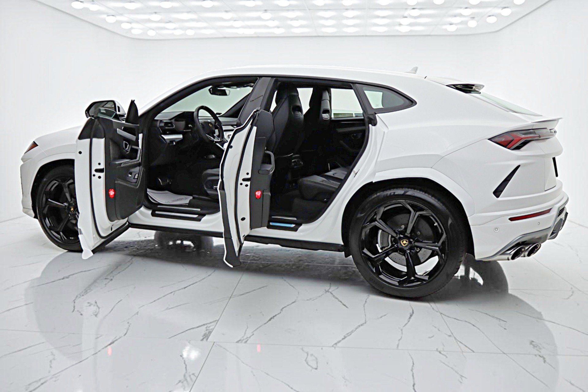 Used 2020 Lamborghini Urus AWD/4WD image 5