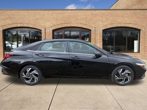 New 2026 Hyundai Elantra Limited image 2