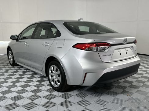 Used 2025 Toyota Corolla LE FWD image 6