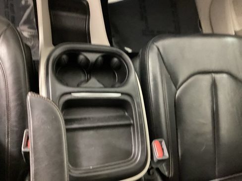 Used 2017 Chrysler Pacifica Touring-L FWD image 20