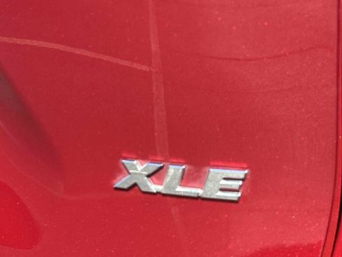Used 2021 Toyota RAV4 XLE FWD image 9