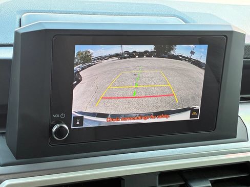 Used 2025 Toyota Tacoma SR5 AWD/4WD image 17