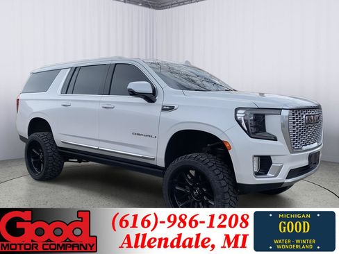 Used 2021 GMC Yukon XL Denali w/ Denali Premium Package image 1