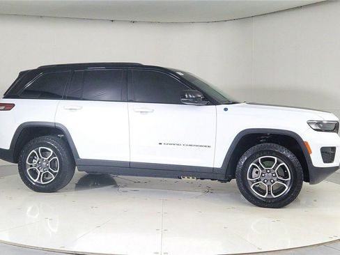 Used 2024 Jeep Grand Cherokee Trailhawk w/ Luxury Tech Group III image 8