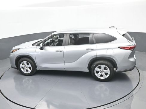 Used 2023 Toyota Highlander LE image 52