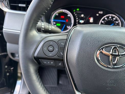 Used 2024 Toyota Venza XLE AWD/4WD image 18