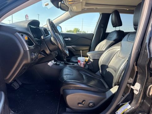 Used 2019 Jeep Cherokee Limited AWD/4WD image 10