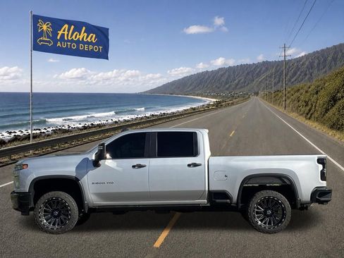 Used 2022 Chevrolet Silverado 2500 Custom w/ Custom Value Package RWD image 2