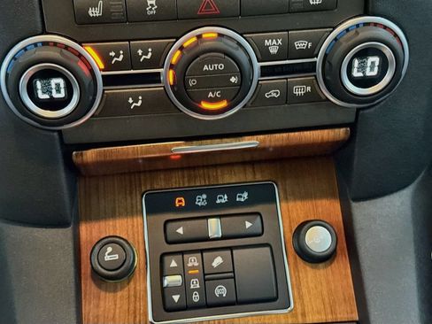 Used 2016 Land Rover LR4 AWD/4WD image 18