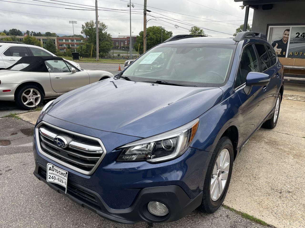 Used 2019 Subaru Outback 2.5i Premium AWD/4WD image 1
